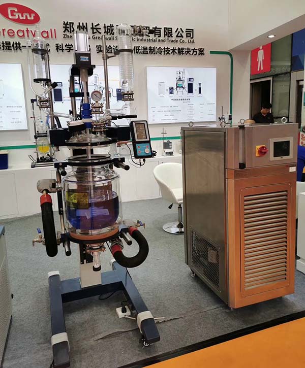 雙層玻璃反應釜比單層的保溫性好？