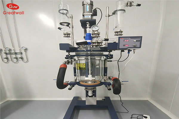 什么是夾套玻璃反應(yīng)釜(單層/雙層夾套)?